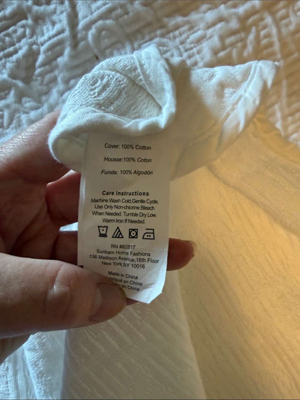 Classic Scalloped White Quilted Queen Size Bed Cover and 2 pillowcases - Picture 6 of 7